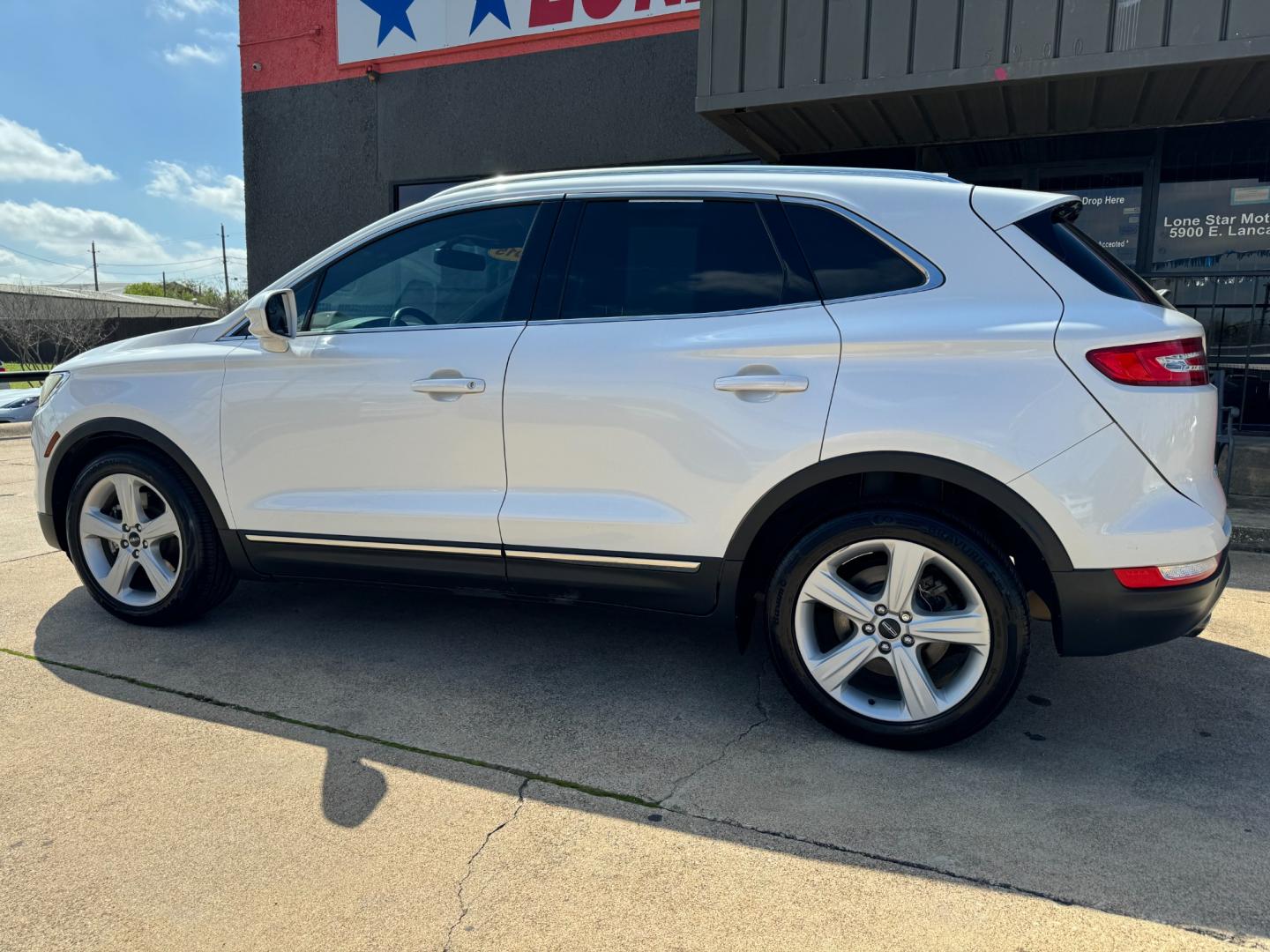 2015 WHITE LINCOLN MKC BASE (5LMCJ1A94FU) , located at 5900 E. Lancaster Ave., Fort Worth, TX, 76112, (817) 457-5456, 0.000000, 0.000000 - Photo#6